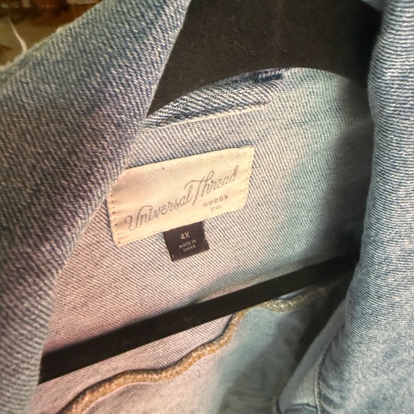 Women’s Universal Threads Denim Jacket - Picture 4 of 4